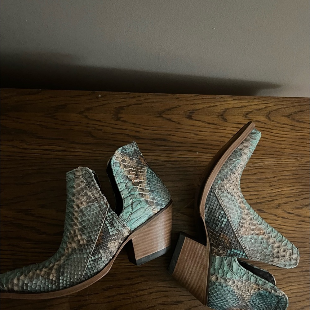 Ariat Womens Dixon Python Skin Blue and Tan Ankle Boots with Textured Finish - Picture 4 of 7